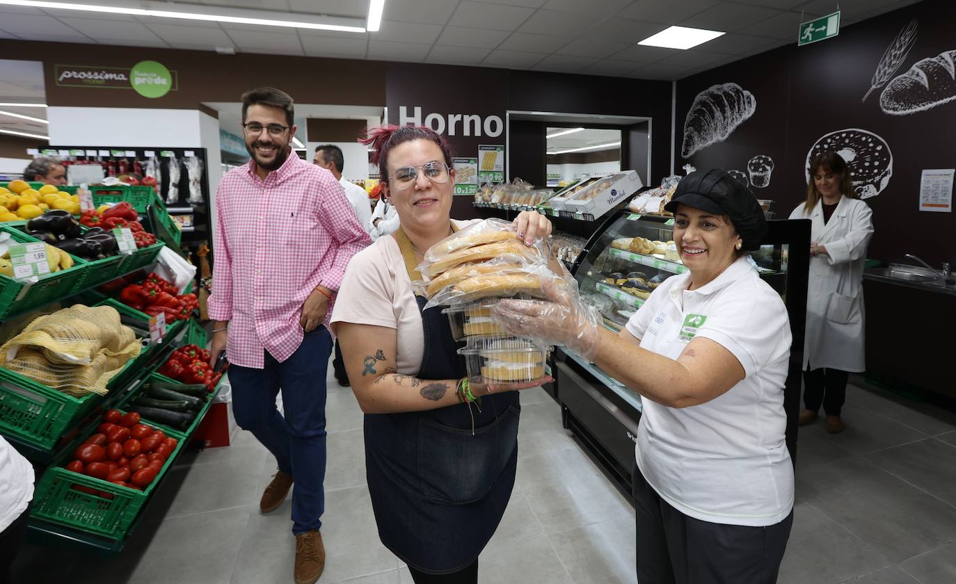 El primer súper de Andalucía gestionado por discapacitados, en imágenes