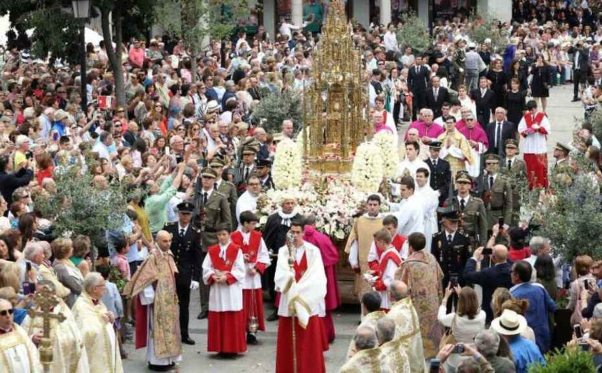 La procesión del Corpus en plena ciudad de Toledo