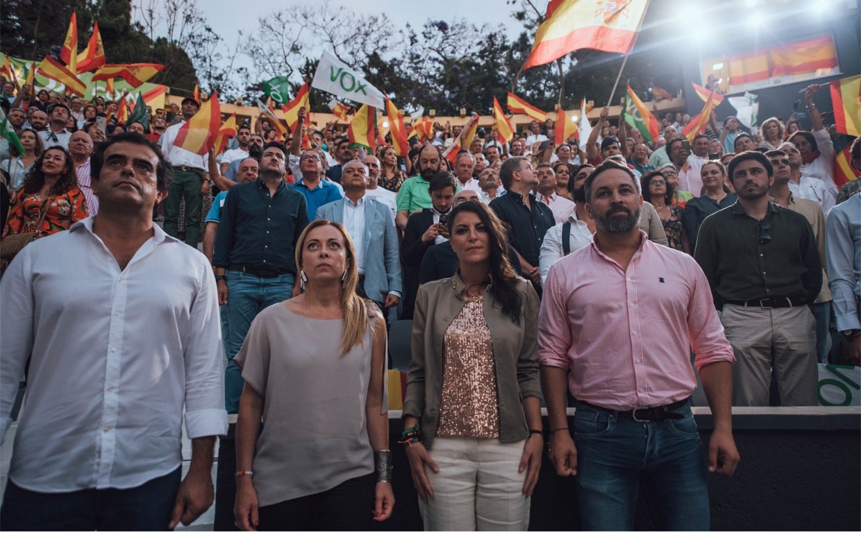 Meloni, en junio en Marbella, junto a Olona, excandidata de Vox a la Junta de Andalucía, y Abascal
