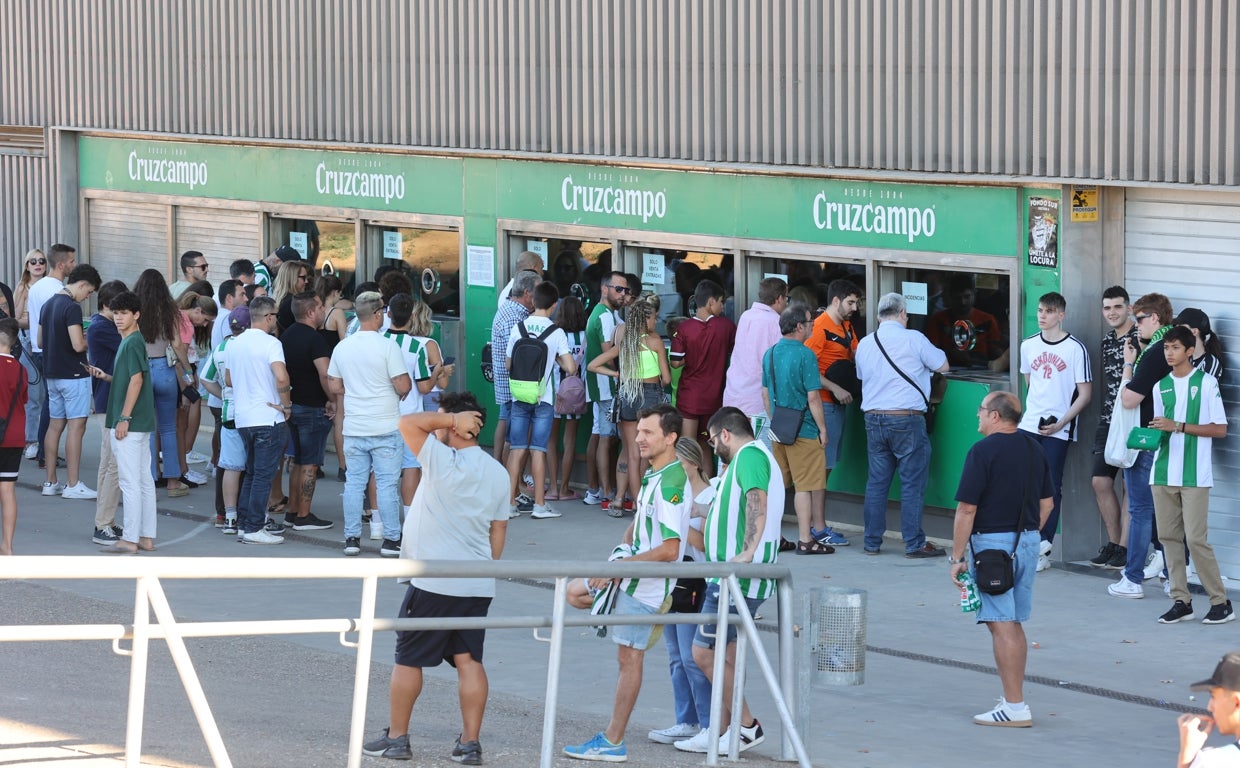 Una acción del último partido en casa