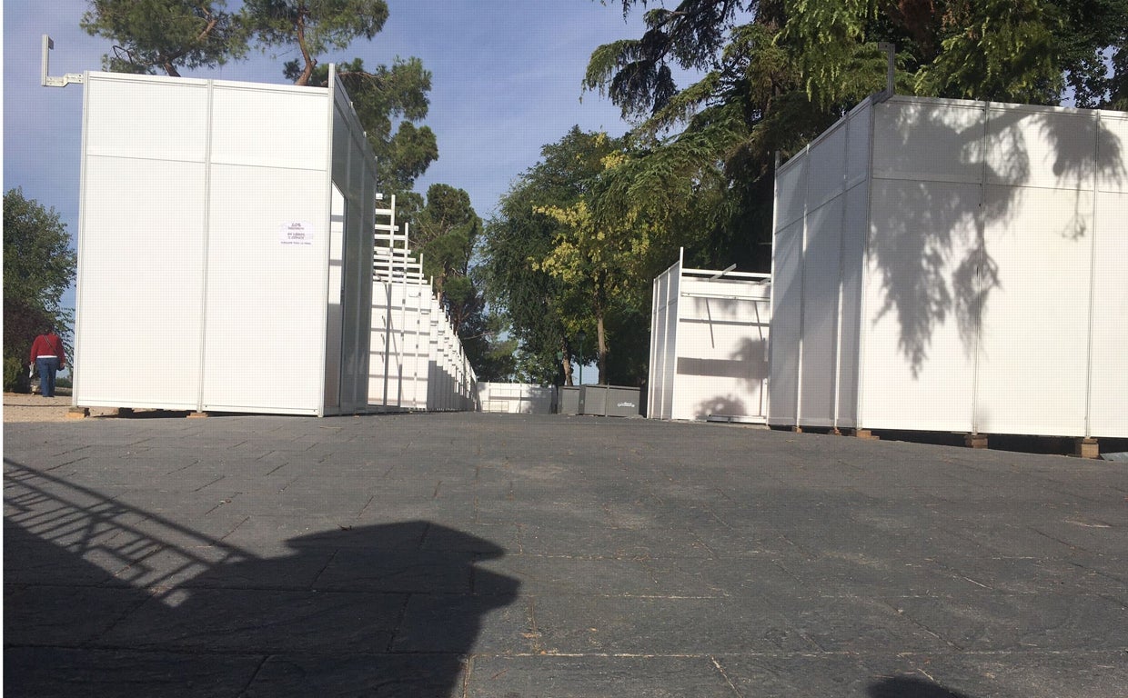 Stands en el paseo de la Vega toledano