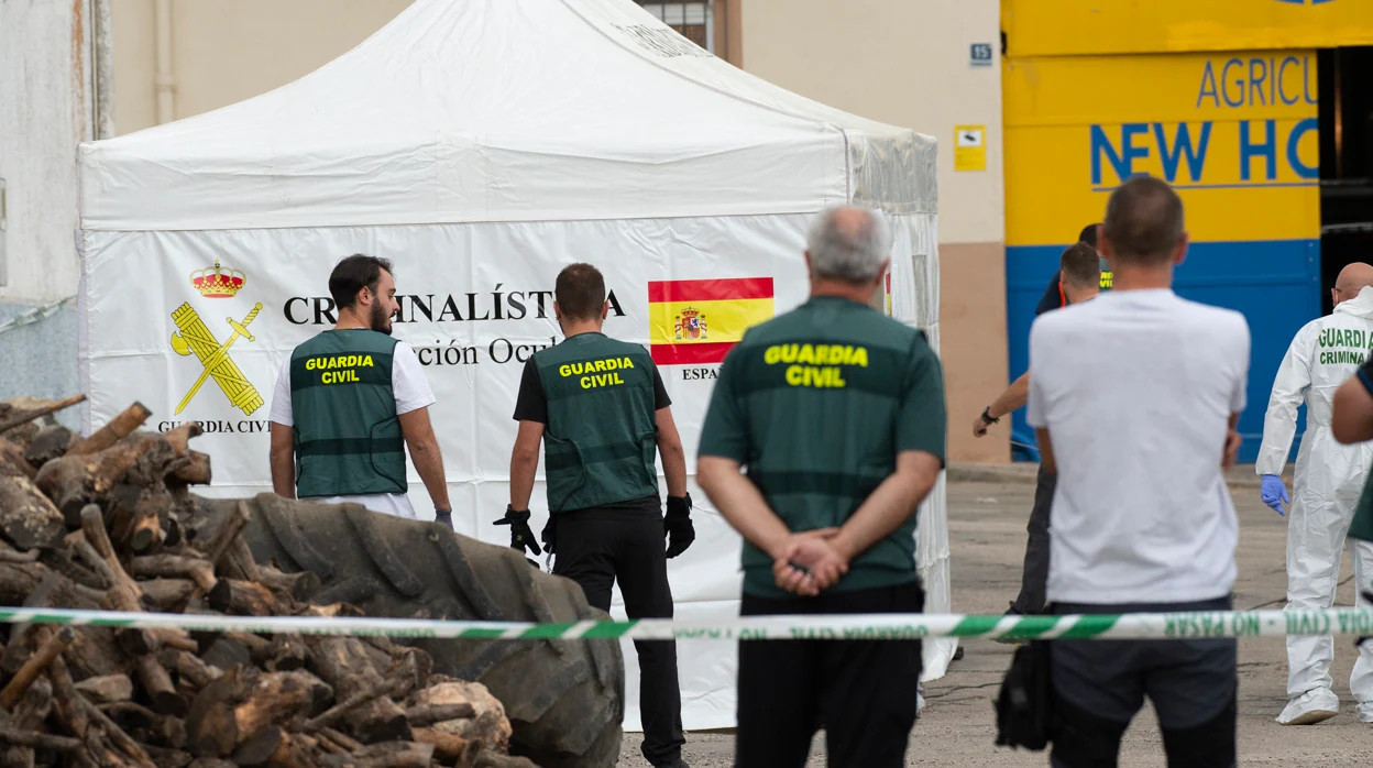 La Guardia Civil busca movimientos de tierra en la finca donde trabajó el jornalero desaparecido en Jaén