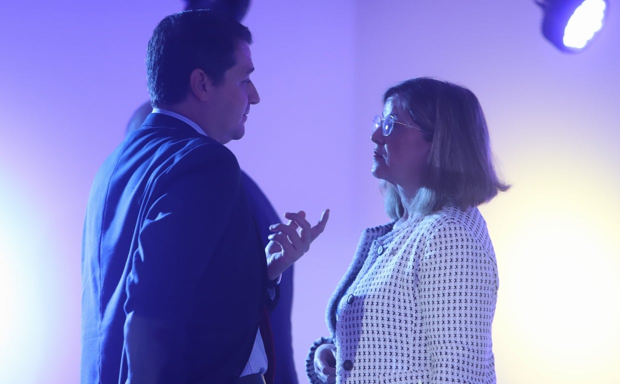 El alcalde de Córdoba y la presidenta de ADIF, hoy dialogando