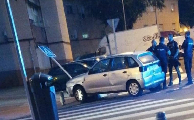 Una persecución a un coche robado por calles en dirección prohibida lleva el caos al centro de Vicálvaro