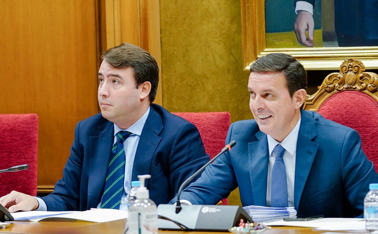 El vicepresidente y presidente de la Diputación de Almería, Fernando Giménez y Javier A. García.