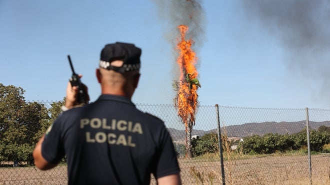 Extinguido el incendio en la antigua discoteca del camino de Carbonell de Córdoba