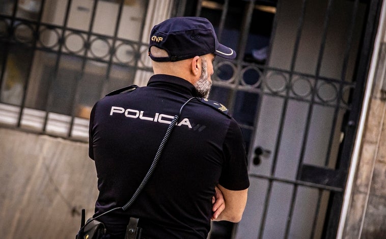 Un hombre abusa sexualmente de una niña de 7 años tras ofrecerle chucherías en Alicante