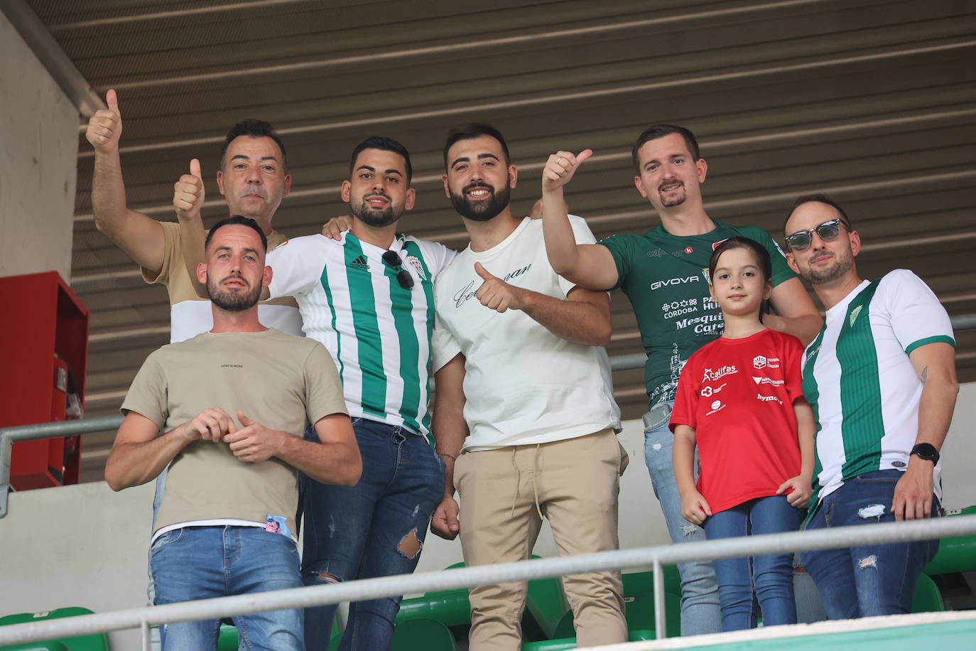 La animación de la grada de El Arcángel en el Córdoba CF - Sanse, en imágenes