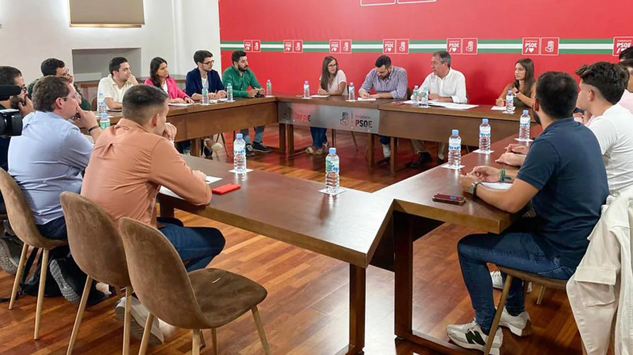 Juan Espadas busca reactivar al PSOE para las municipales con la baza de Felipe González