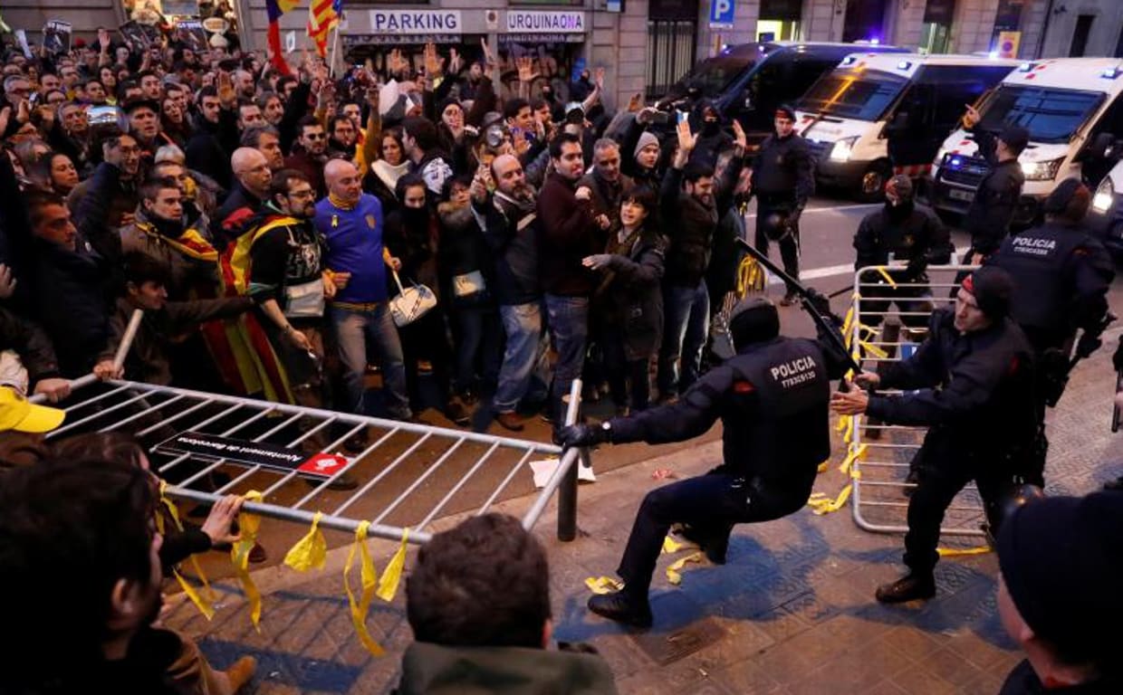 Cordón policial durante la visita del Rey a Barcelona en febrero de 2018