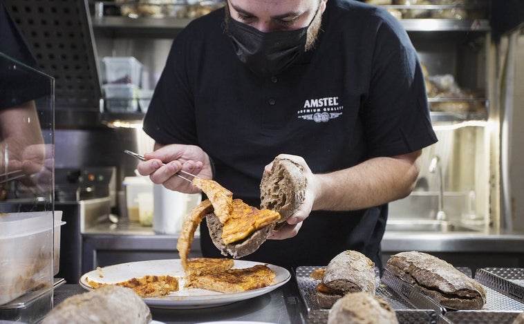 Amstel reta a los hosteleros a crear el nuevo bocadillo estrella del almuerzo valenciano