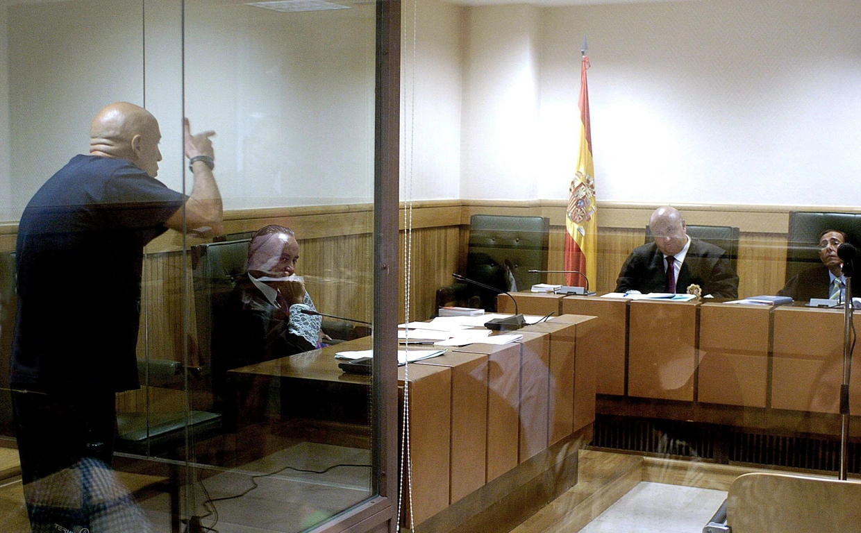 El etarra Iñaki Bilbao, amenazando al tribunal durante un juicio en la Audiencia Nacional