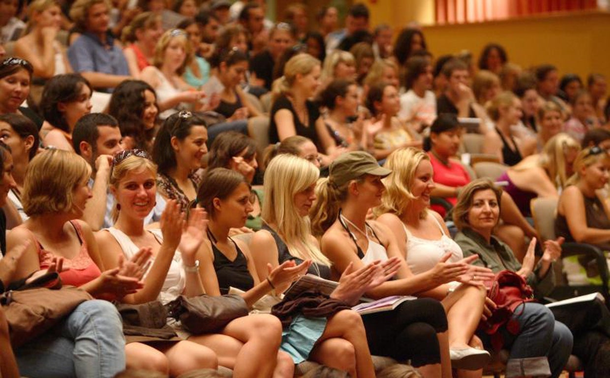 Alumnos Erasmus en una recepción universitaria