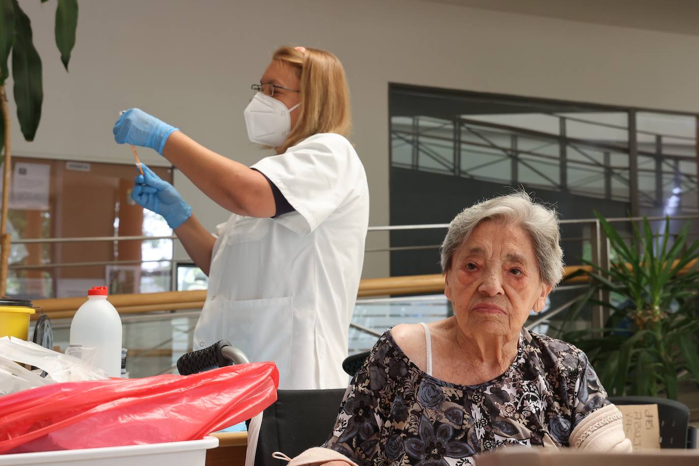 En imágenes, el inicio de la campaña de vacunación del Covid y la gripe en Córdoba, en imágenes