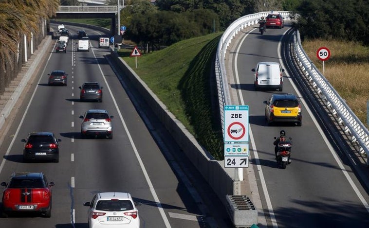 Barcelona suaviza las restricciones de la Zona de Bajas Emisiones