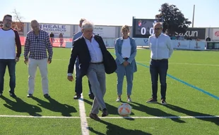 El campo de fútbol de Illescas estrena césped en la cuarta jornada de liga  en Tercera División