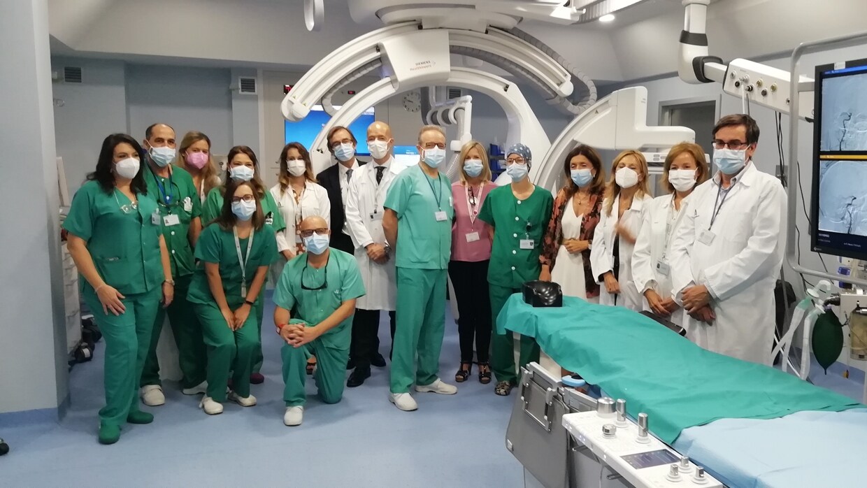 El Hospital Reina Sofía de Córdoba estrena un quirófano con última tecnología que mejora el tratamiento del ictus