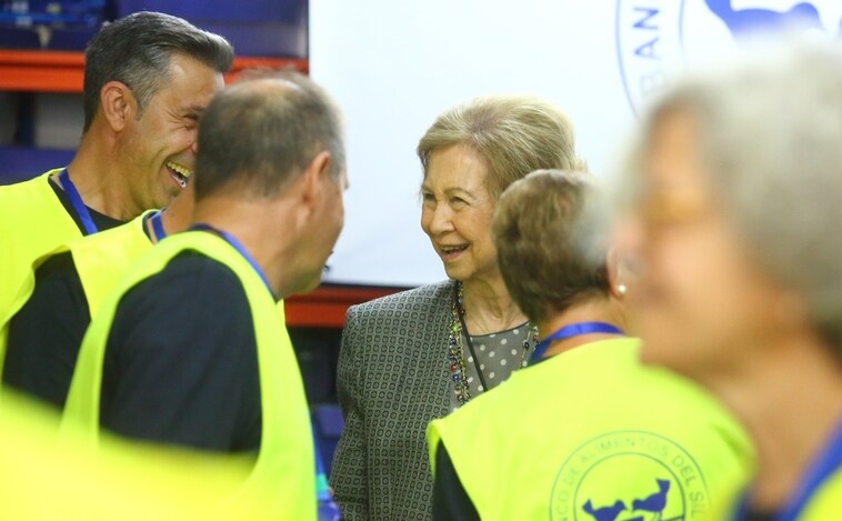 La Reina Sofía muestra su compromiso con el Banco de Alimentos del Sil en Ponferrada
