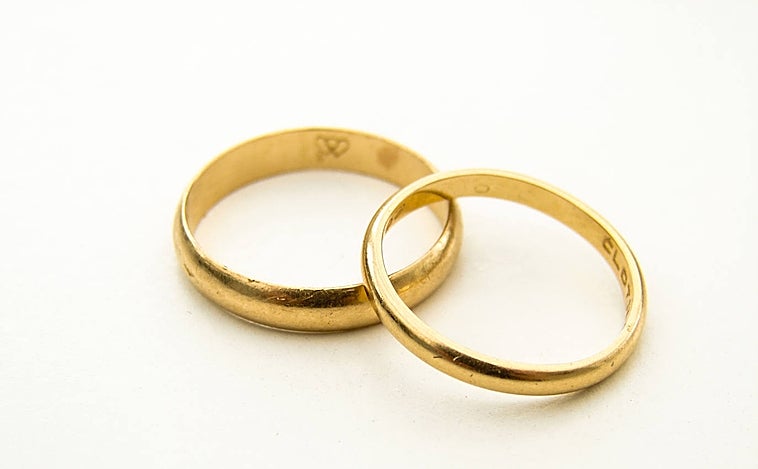 Llamada de auxilio de la Policía de Valladolid para recuperar las alianzas perdidas de una pareja que se casa mañana