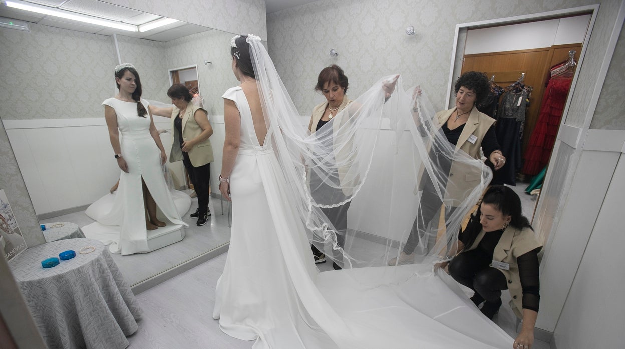 La industria de la boda se viste de largo en Fuente Palmera con euforia tras el fin de las restricciones