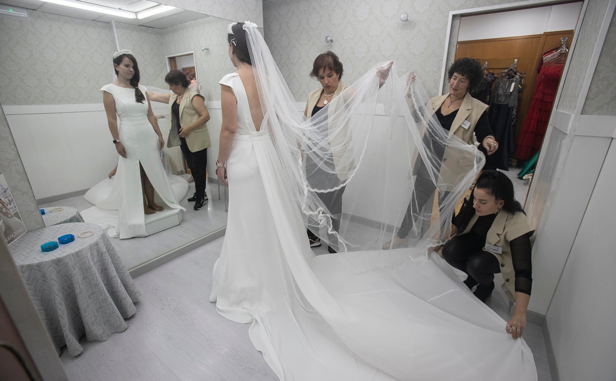 Pruebas de un traje de novia en Fuente Palmera