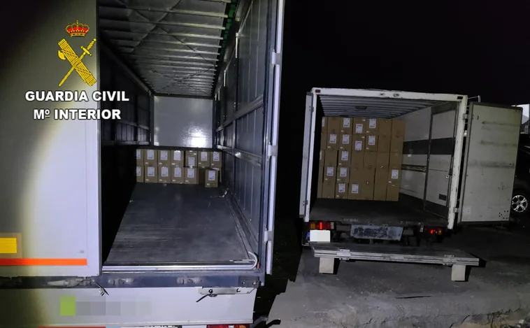 Recuperan 150 cajas de ropa robadas de un semirremolque estacionado en un área de descanso de la A4