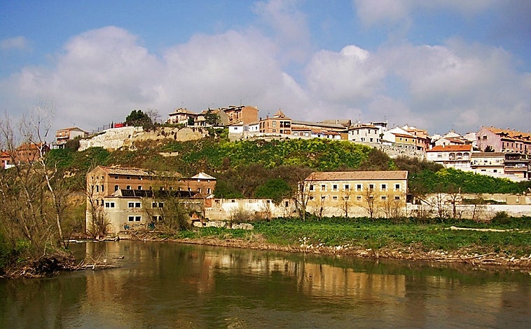 ¿Cuáles son los municipios con más y menos renta media disponible en Castilla y León?