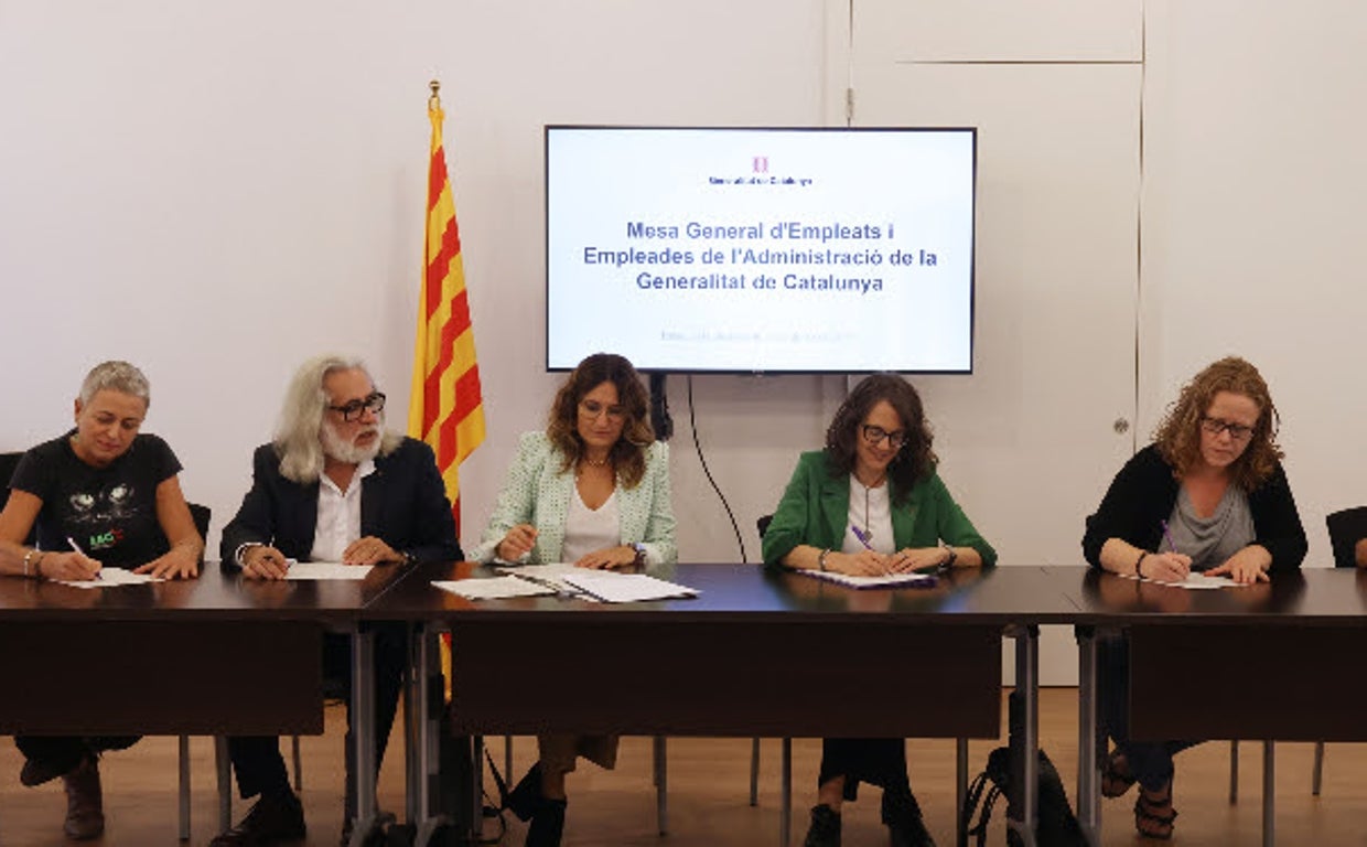 Las consejeras Vilagrà y Verge, este jueves durante la presentación de las medidas