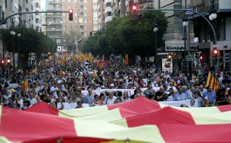 Calles cortadas y horarios especiales de la EMT de Valencia por el 9 d'Octubre