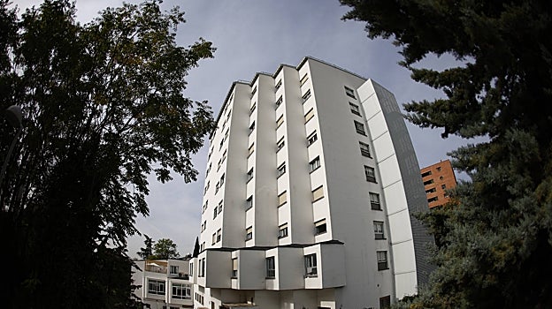 Fachada del Colegio Mayor Elías Ahuja de Madrid