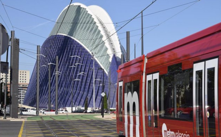 Herido un anciano al ser arrollado por un tranvía de la Línea 10 del Metro de Valencia