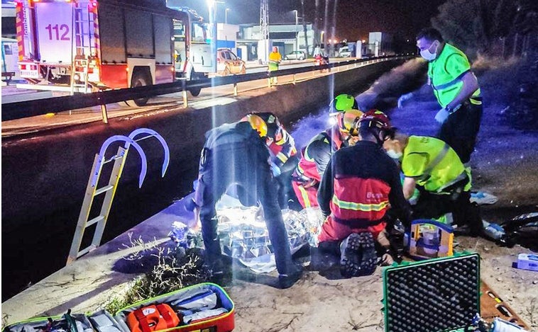 Muere una mujer y otra resulta herida en un accidente de tráfico en la localidad alicantina de Dolores