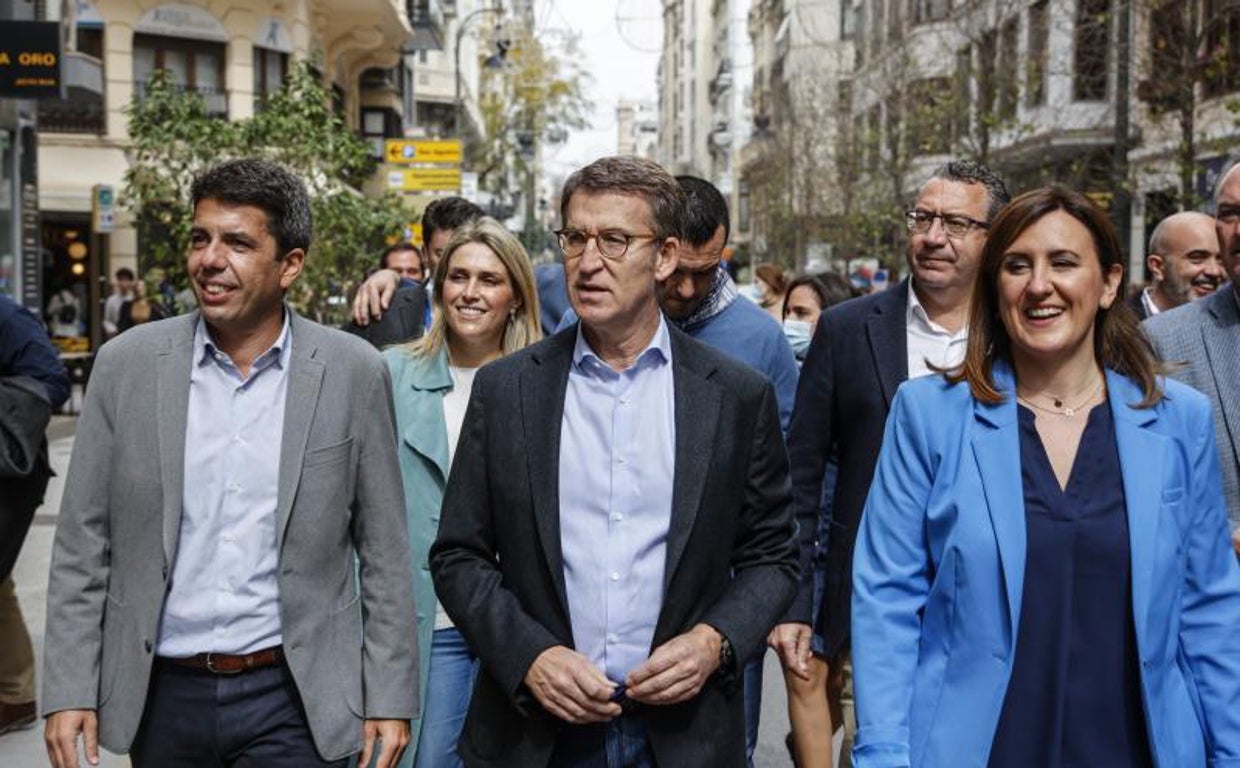 Imagen de archivo del presidente del PP, Alberto Núñez-Feijóo, el presidente del PPCV, Carlos Mazón, y la secretaria general Mª José Catalá