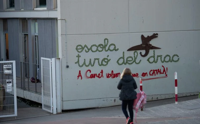 Òmnium insiste al TSJC para anular el 25% en la escuela de Canet (Barcelona)