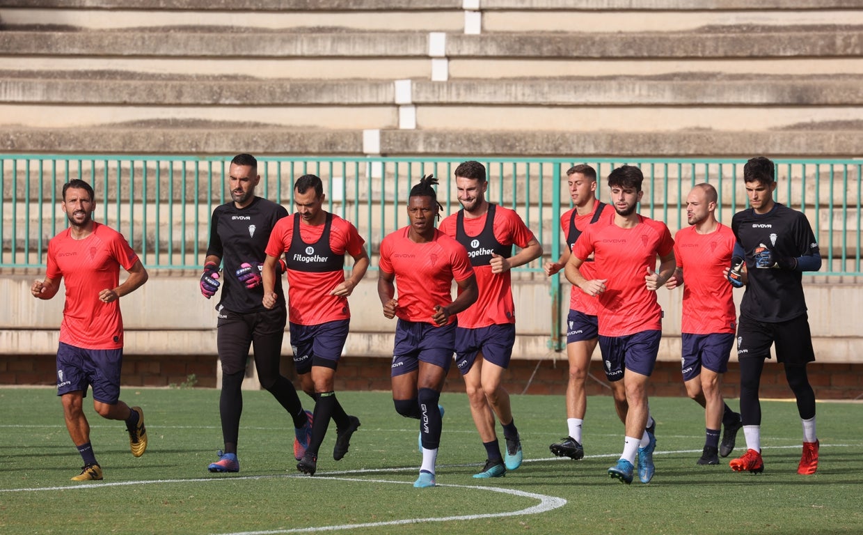 La plantilla del Córdoba CF, en un entrenamiento