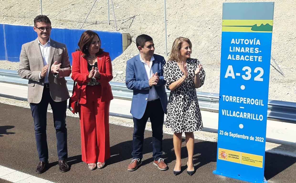 El último tramo puesto en servicio de la Autovía A-32 fue inaugurado por la ministra de Transportes