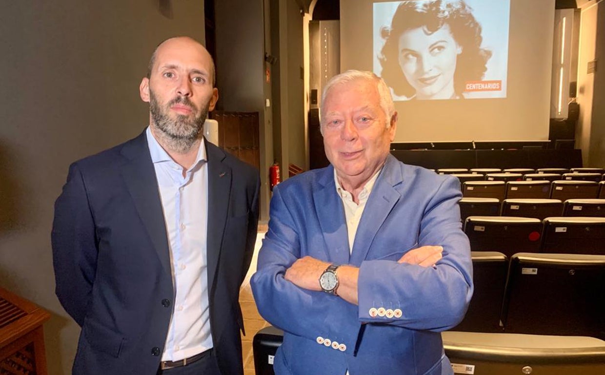 El delegado de Cultura y el director de la Real Academia, en la presentación del ciclo