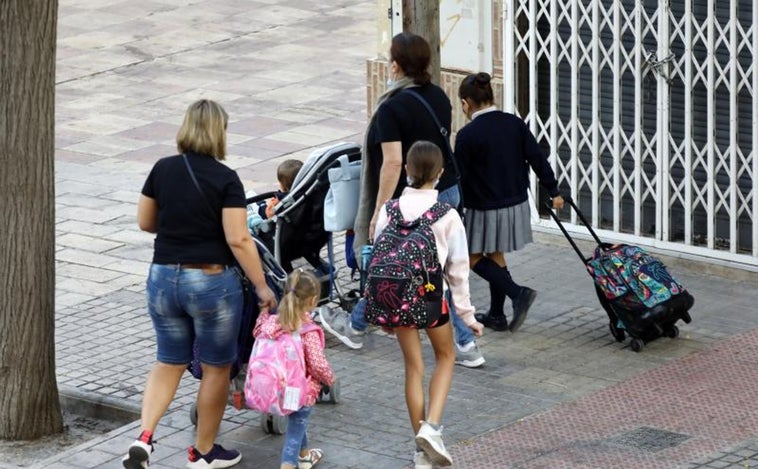 «Más de 600.000 alumnos valencianos son privados de estudiar en su lengua materna que es el español»