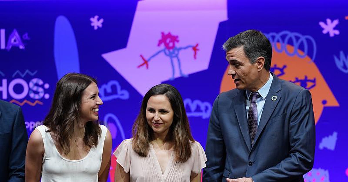 El presidente Pedro Sánchez, junto a las ministras Ione Belarra e Irene Montero, de Unidas Podemos