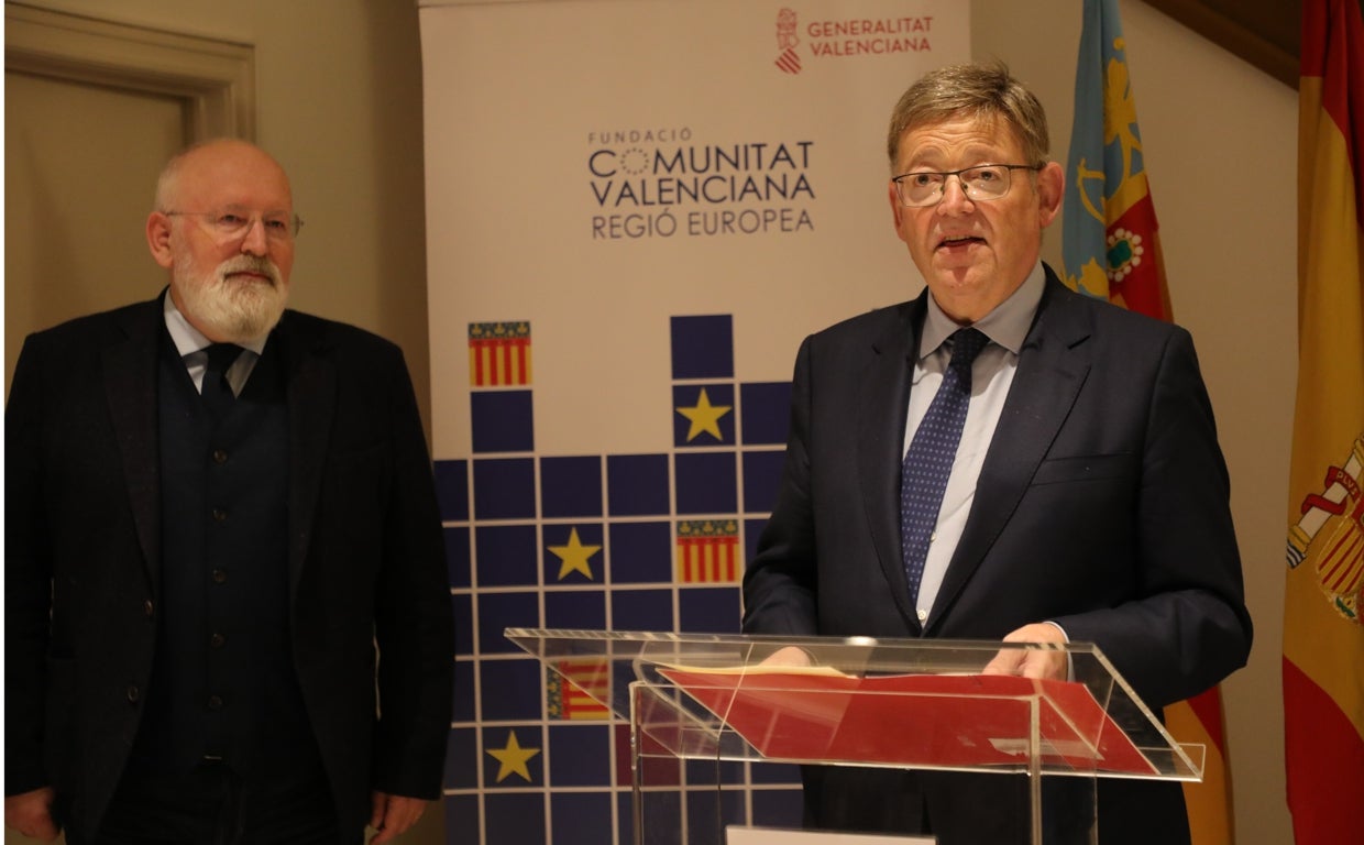 Imagen de Ximo Puig junto al vicepresidente de la Comisión Europea Frans Timmermans tomada este lunes en Bruselas