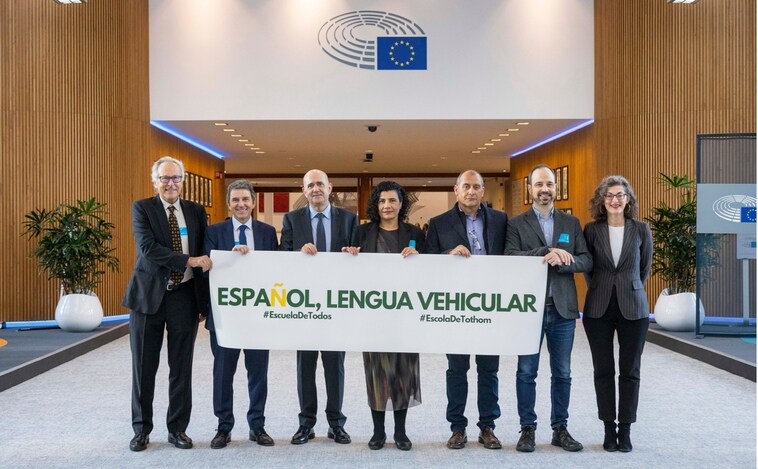 Defensores del bilingüismo piden a la UE que interceda ante la exclusión del castellano en las aulas catalanas