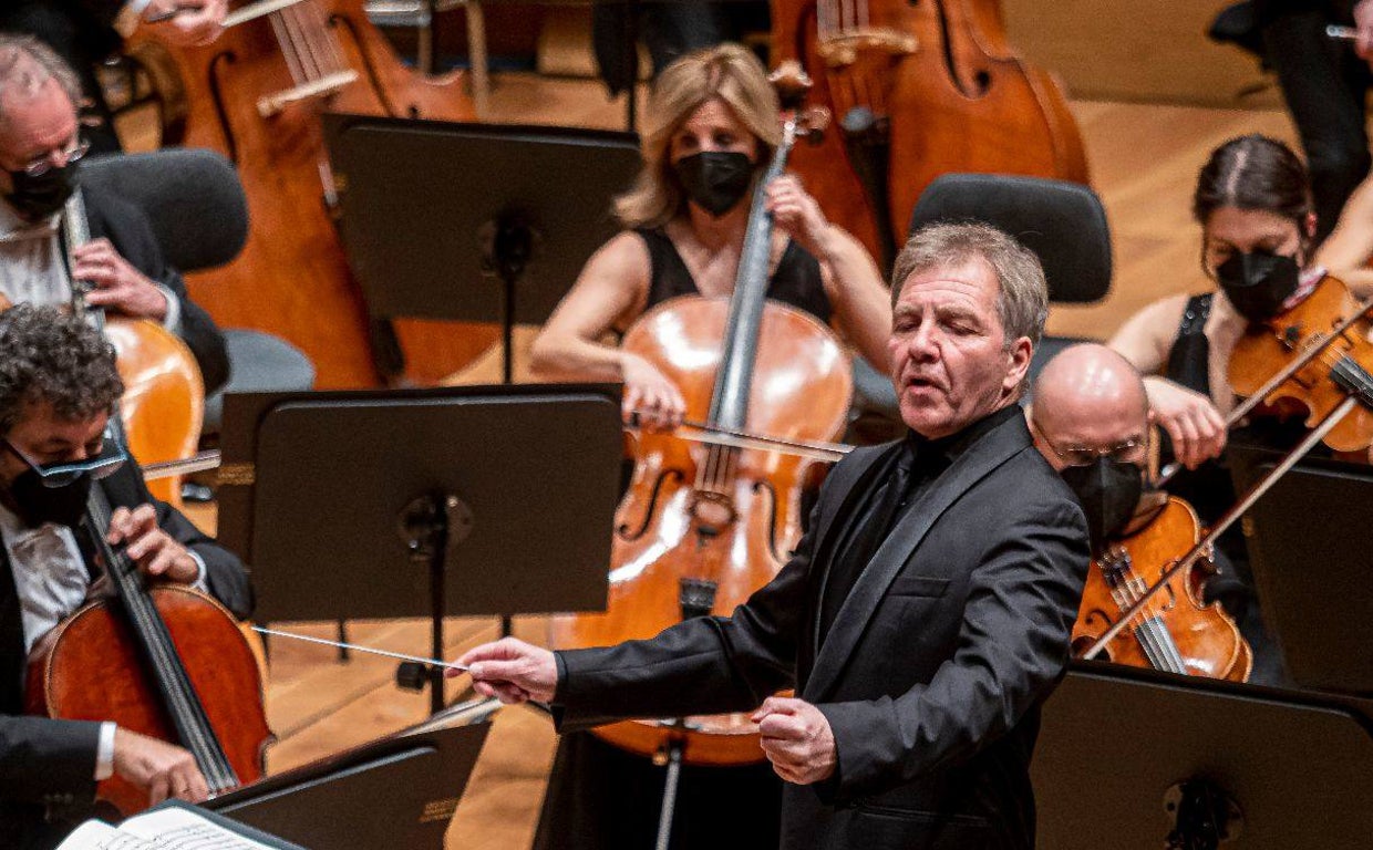 Imagen de archivo de Thierry Fischer dirigiendo a la OSCyL en octubre del 2021