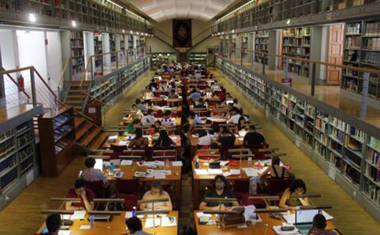 La Biblioteca celebra 24 años con Juan Cruz, Héctor Abad Faciolince, Luis Landero y Carmen Mola