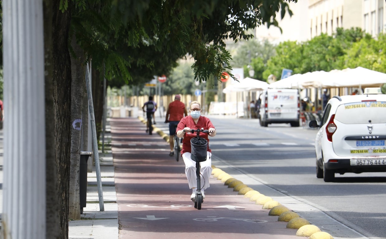 Tres mil usuarios de patinete en Córdoba, ante la obligación de usar casco y de tener seguro en 2023