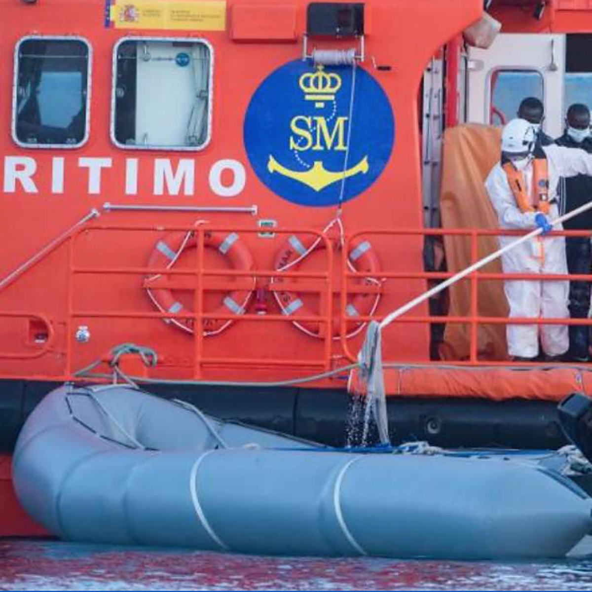 Rescatada una patera con 124 migrantes al límite de una muerte segura