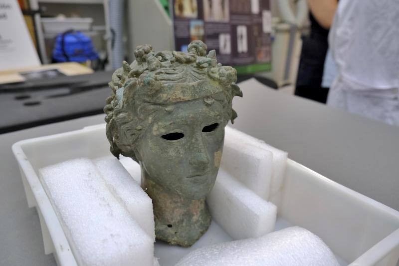La restauración de los efebos de Pedro Abad, en imágenes