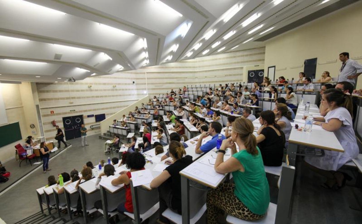 Andalucía convocará 4.636 plazas en el SAS en las oposiciones de 2022