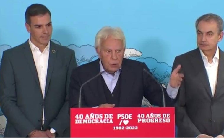 González recuerda ante Sánchez que el triunfo de 1982 fue posible por ir «más allá» de los votos del PSOE