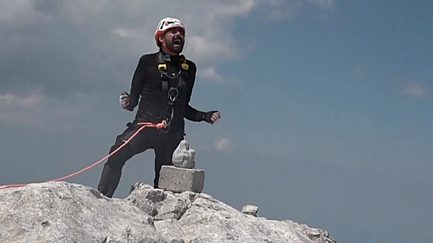 Grito de rabia y para concienciar contra la ELA de Miguel Ángel Roldán desde los Picos de Europa