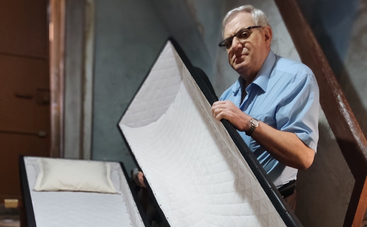 Vidal, con el modelo en el que le enterrarán